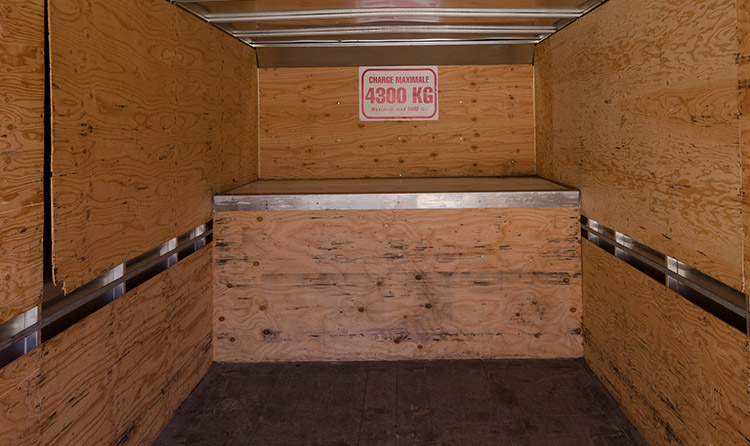 location d'un camion cube de 14 pieds à 6 places